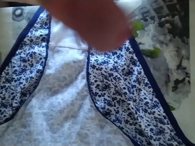 Corrida en bragas de mi mujer 114