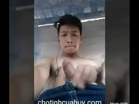 Trai đẹp tự sướng